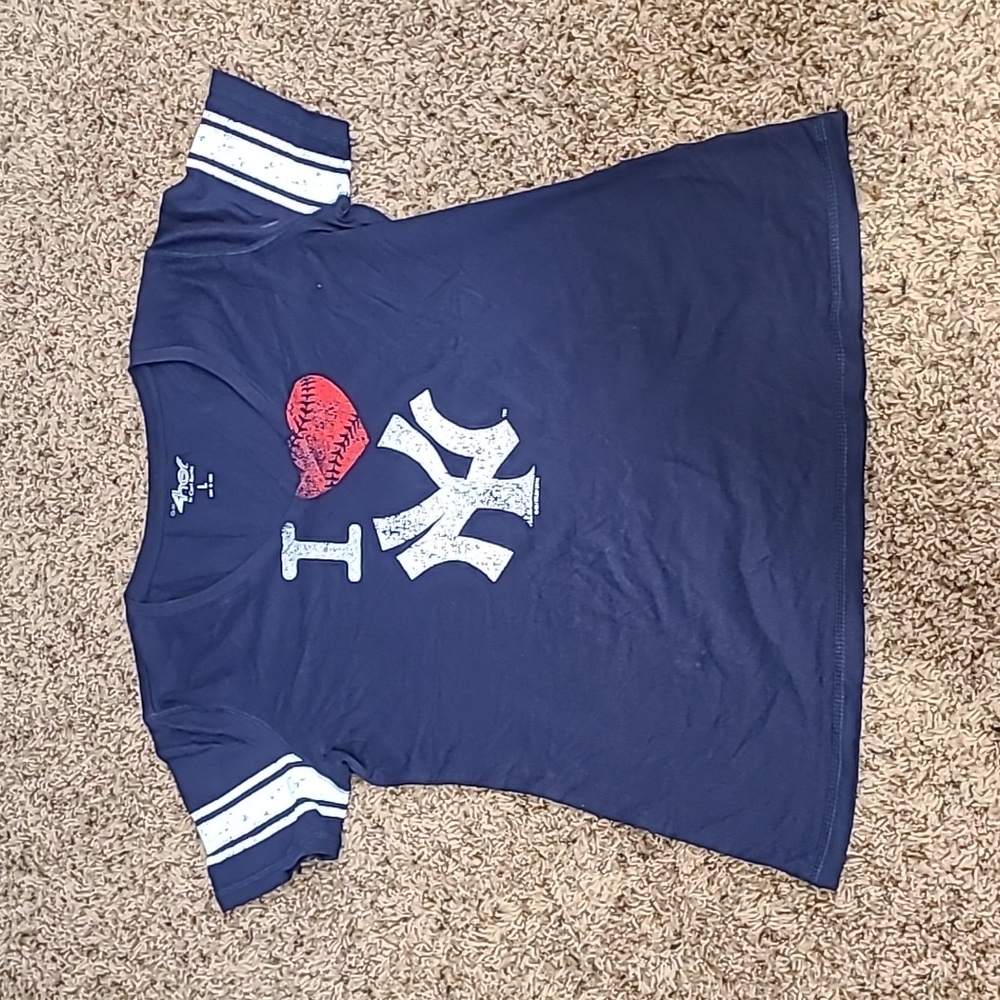 Ladies Yankee Logo short Sleeve Shirt sz L